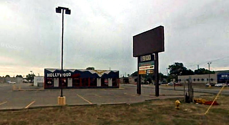 Hollywood Video - Mount Clemens - 10 N Groesbeck Hwy (newer photo)